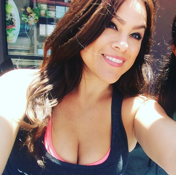 Meet your Posher, Karla - Picture 2 of 2